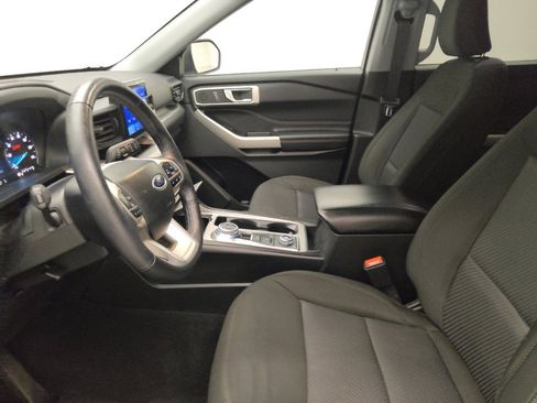 Used 2022 Ford Explorer XLT image 17