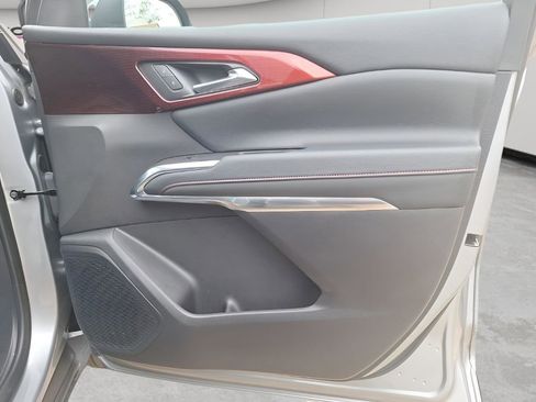 Used 2025 Chevrolet Traverse Z71 image 8