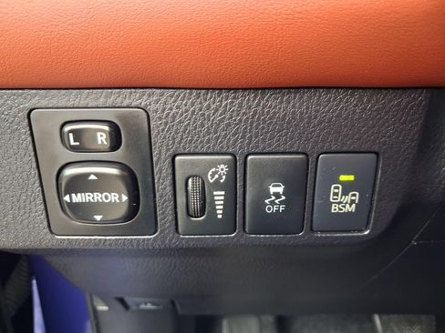 Used 2014 Toyota RAV4 Limited w/ Technology Package AWD/4WD image 19