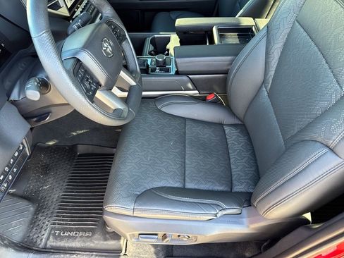 Used 2025 Toyota Tundra Limited AWD/4WD image 23