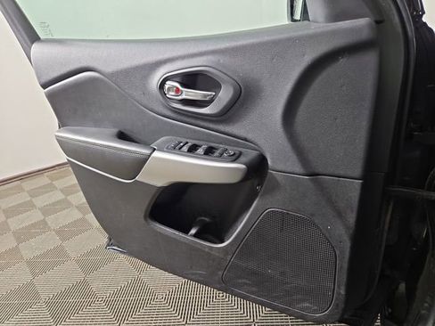 Used 2018 Jeep Cherokee Latitude Plus w/ Cold Weather Group image 26