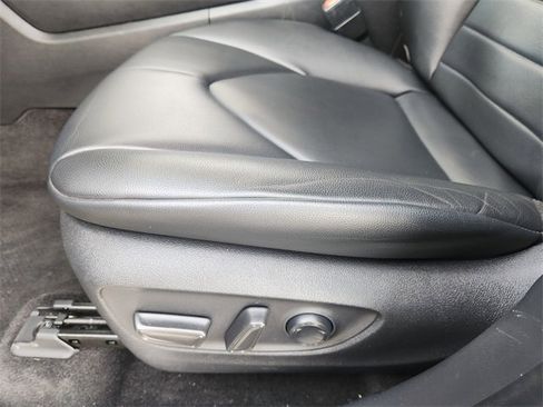 Used 2023 Toyota Highlander XLE image 17