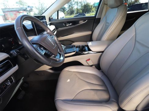 Used 2021 Lincoln Nautilus FWD w/ Equipment Group 101A image 2