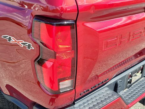 Used 2024 Chevrolet Colorado LT w/ LT Convenience Package III AWD/4WD image 11