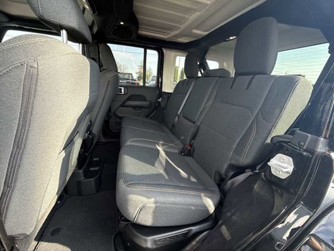 Used 2025 Jeep Wrangler Unlimited Sahara AWD/4WD image 23