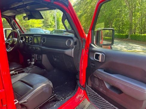 Used 2019 Jeep Wrangler Unlimited Sahara w/ Quick Order Package 24M Moab AWD/4WD image 10