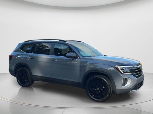 New 2026 Volkswagen Atlas SE FWD image 2