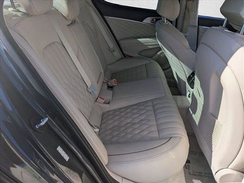 Used 2019 Genesis G70 3.3T Design image 19