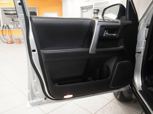 Used 2019 Toyota 4Runner SR5 image 5