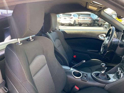 Used 2020 Nissan 370Z Coupe RWD image 7