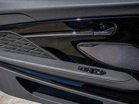 Used 2024 Aston Martin DB12 Coupe image 26