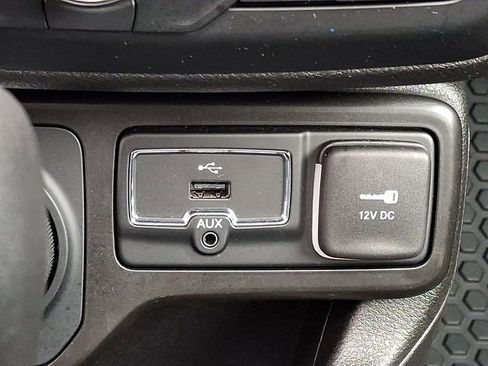 Used 2022 Jeep Renegade Latitude w/ Sun/Sound Group image 27