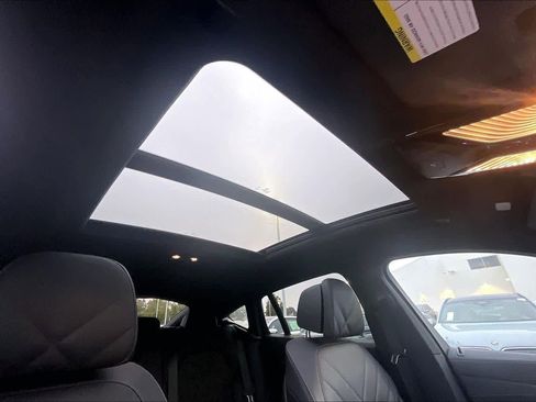 Used 2024 BMW X6 M60i image 25