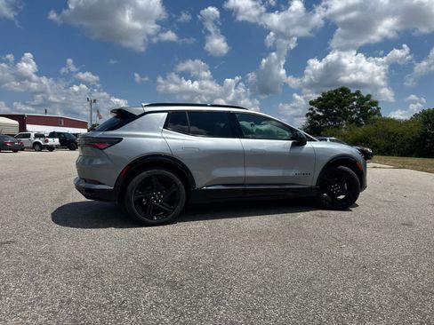 New 2025 Chevrolet Equinox EV RS image 8
