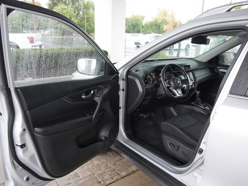Used 2020 Nissan Rogue SV image 19