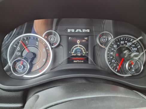 Used 2024 RAM 2500 Big Horn AWD/4WD image 13