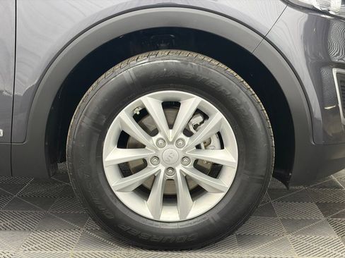 Used 2017 Kia Sorento AWD image 31