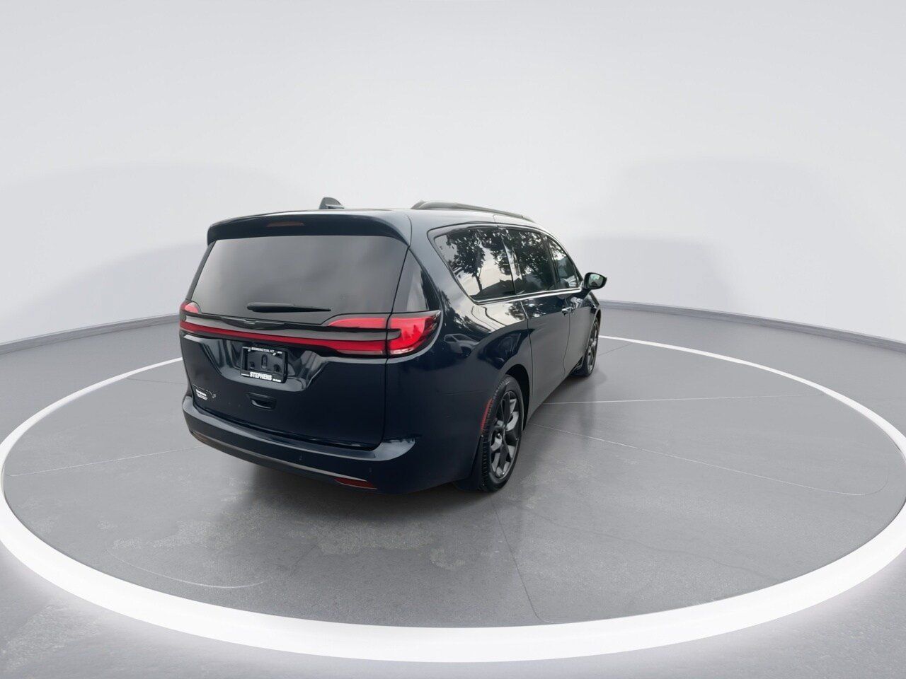 Used 2024 Chrysler Pacifica Touring-L w/ S Appearance Package FWD image 18