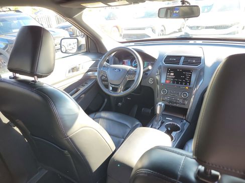 Used 2019 Ford Explorer XLT w/ Equipment Group 202A image 13