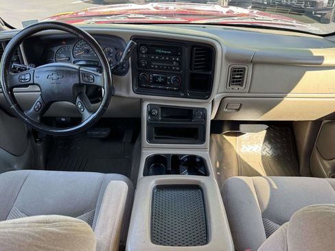 Used 2006 Chevrolet Silverado 1500 LT w/ Onstar Plus Package AWD/4WD image 3