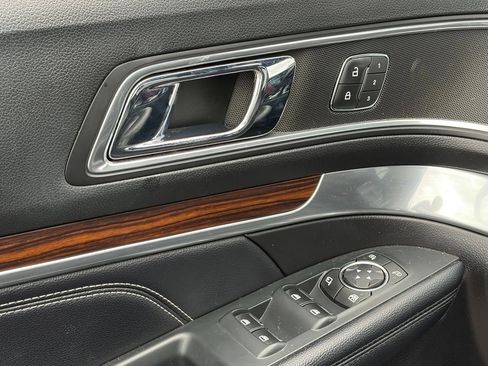 Used 2018 Ford Explorer Limited FWD image 5