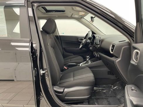 Used 2022 Hyundai Venue SEL image 16
