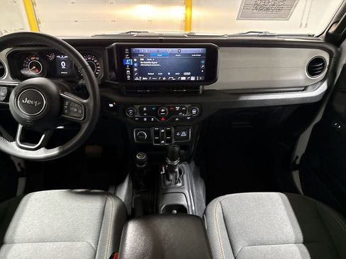Used 2025 Jeep Wrangler Unlimited Sport AWD/4WD image 10