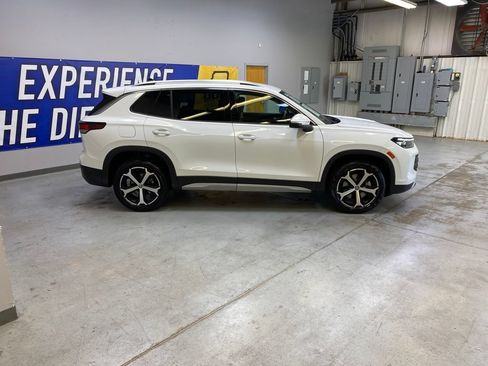 Used 2026 Volkswagen Tiguan SE AWD/4WD image 8