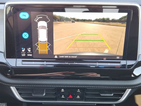 Used 2025 Volkswagen Atlas Cross Sport SE image 28