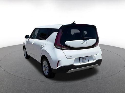 Used 2025 Kia Soul LX w/ LX Technology Package FWD image 11