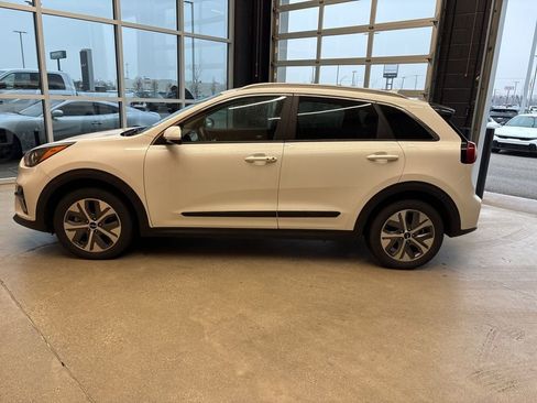 Certified 2022 Kia Niro EX w/ Cold Weather Package image 8