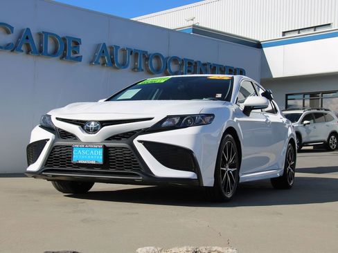 Used 2024 Toyota Camry SE image 2