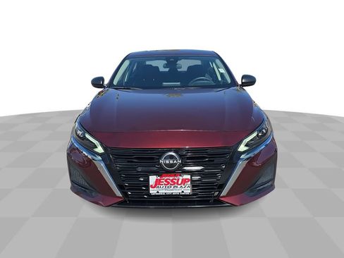 Used 2024 Nissan Altima 2.5 SV FWD image 3