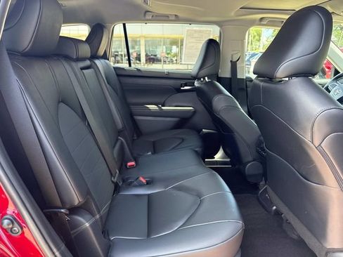 Used 2026 Toyota Highlander XLE AWD/4WD image 14
