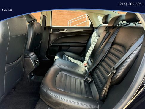 Used 2020 Ford Fusion SE image 17