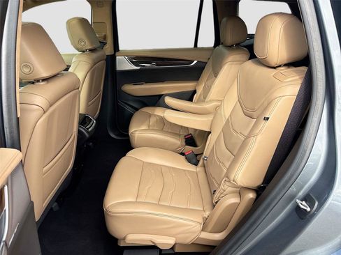 Used 2022 Cadillac XT6 Premium Luxury w/ Platinum Package image 28