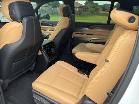 Used 2025 Cadillac Escalade IQ Luxury 2 AWD/4WD image 18