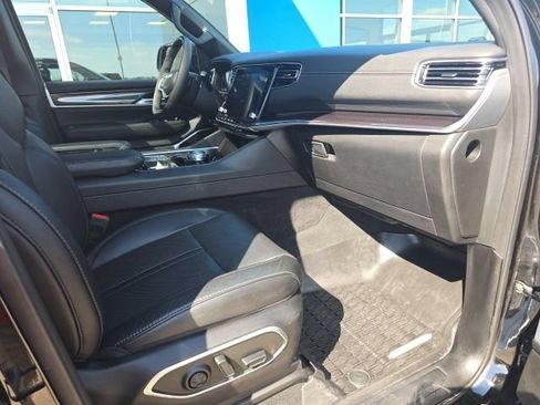 Used 2024 Jeep Wagoneer L 4WD w/ Premium Group I image 5