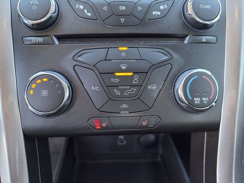 Used 2017 Ford Fusion SE image 19