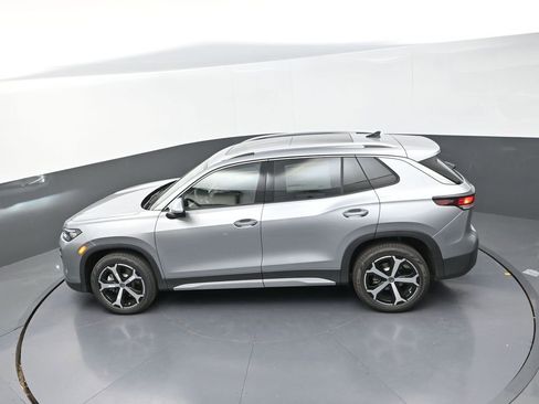 New 2025 Volkswagen Tiguan SE image 16