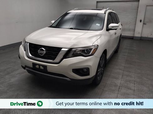 Used 2017 Nissan Pathfinder Platinum w/ Family Entertainment Package AWD/4WD image 1