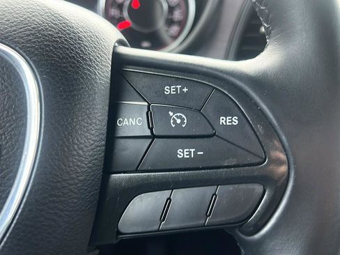 Used 2015 Dodge Challenger SXT RWD image 28