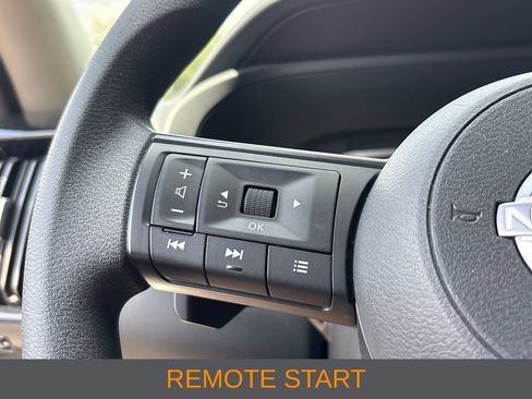 Used 2026 Nissan Pathfinder S FWD image 8