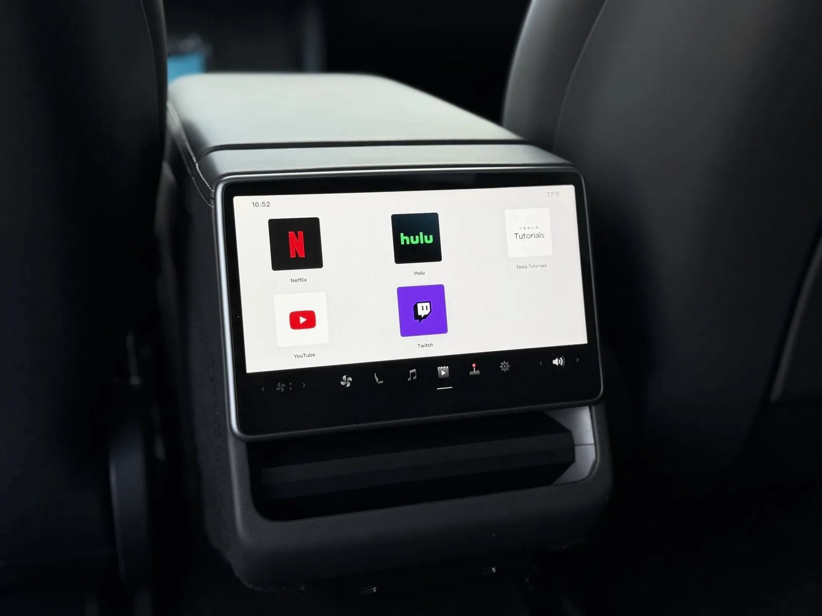 Used 2025 Tesla Model 3 Long Range RWD image 39