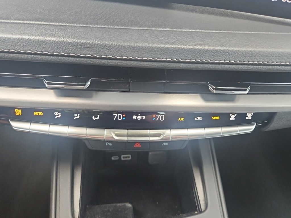 Used 2025 Cadillac XT4 Premium Luxury AWD/4WD image 17