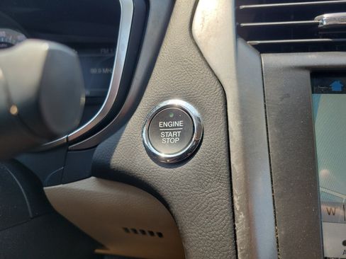 Used 2018 Ford Fusion SE w/ Fusion SE Technology Package FWD image 28
