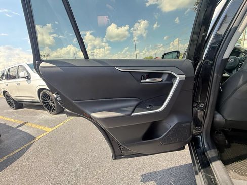 Used 2019 Toyota RAV4 XLE w/ Convenience Package AWD/4WD image 18