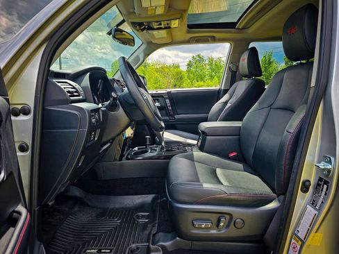 Used 2019 Toyota 4Runner TRD Off-Road Premium AWD/4WD image 11