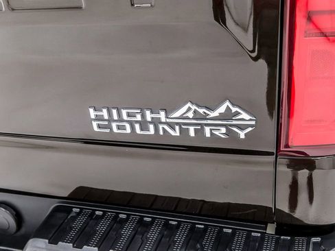 Used 2019 Chevrolet Silverado 1500 High Country w/ Technology Package AWD/4WD image 7