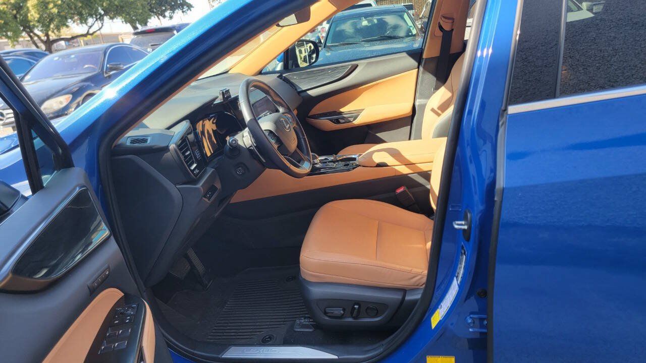 Used 2025 Lexus NX 250 FWD w/ Accessory Package (2T) image 21